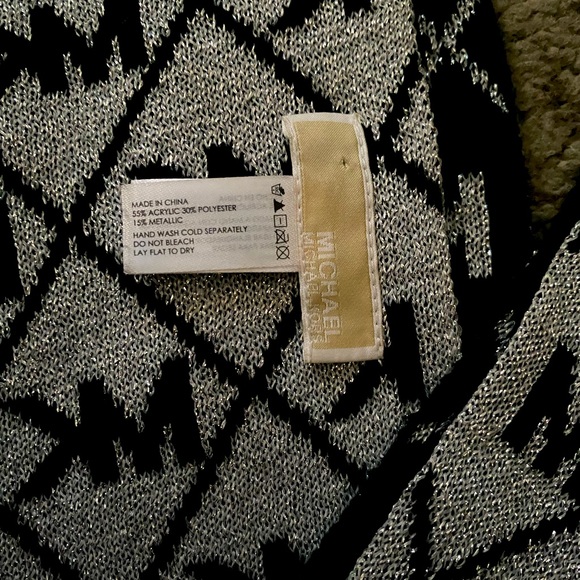 🌟Michael Kors MK Scarf-EUC - Picture 4 of 4